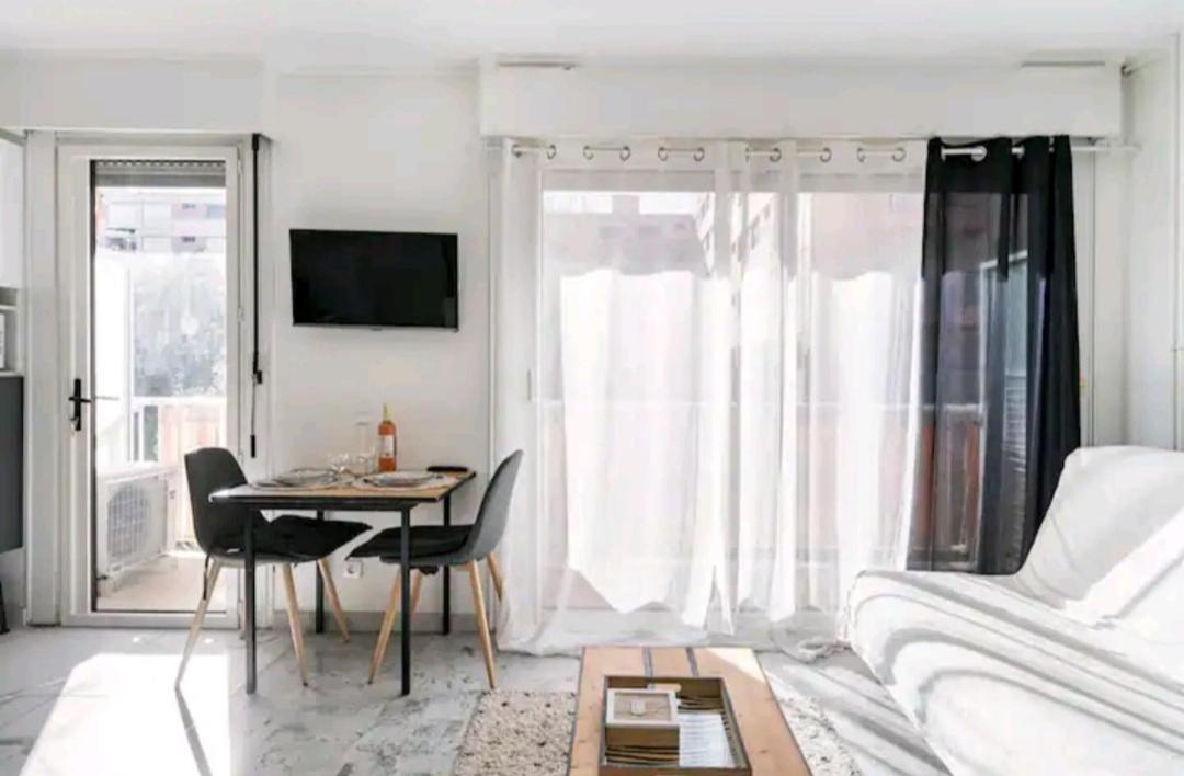 Design Loft Studio Climatise Parking Et Piscine Vallauris Kültér fotó
